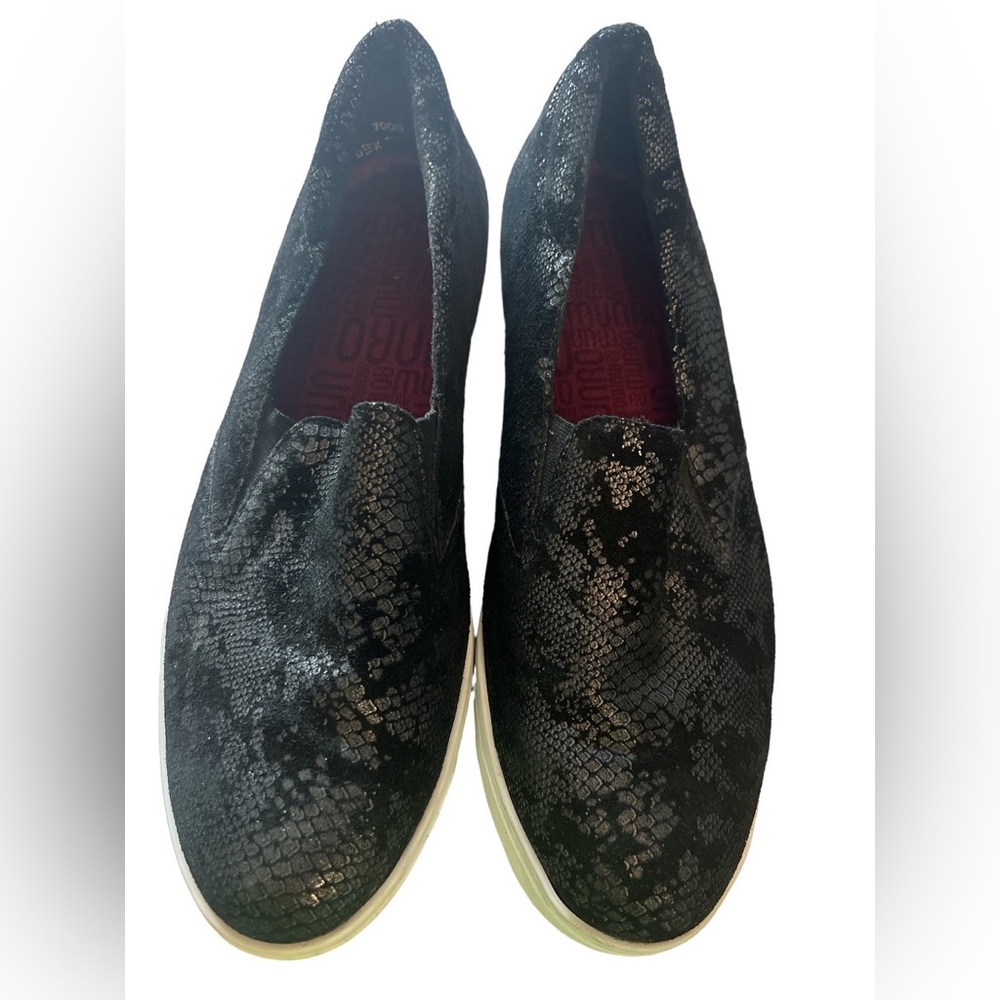 Munro Lulu Women's Black Leather Snake Print Slip On Sneaker